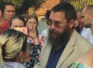 Политик Герман Стерлигов бесплатно накормил краснодарцев хлебом Политик Герман Стерлигов бесплатно накормил краснодарцев хлебом