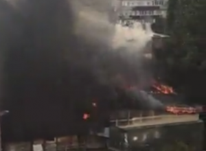 В Сочи загорелся жилой пятиэтажный дом В Сочи загорелся жилой пятиэтажный дом