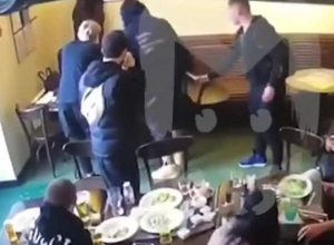 Опубликовано видео избиения футболистом «Краснодара» чиновника Минпромторга Опубликовано видео избиения футболистом «Краснодара» чиновника Минпромторга