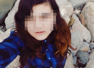 12-летняя сочинка, замеченная с каннибалом под Питером, пугает песнями психиатров 12-летняя сочинка, замеченная с каннибалом под Питером, пугает песнями психиатров