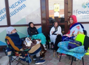 В Краснодаре обманутые дольщики в ожидании губернатора Кубани голодают 14 дней подряд В Краснодаре обманутые дольщики в ожидании губернатора Кубани голодают 14 дней подряд
