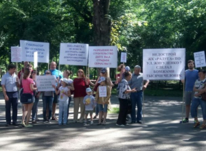 В Краснодаре застройщик ЖК «Радуга» сделал бомжами тысячи людей В Краснодаре застройщик ЖК «Радуга» сделал бомжами тысячи людей