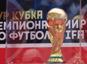 В Краснодар прибыл кубок чемпионата мира по футболу из чистого золота В Краснодар прибыл кубок чемпионата мира по футболу из чистого золота