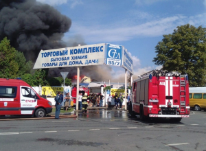 Во время пожара на рынке в Краснодаре сгорел весь товар Во время пожара на рынке в Краснодаре сгорел весь товар