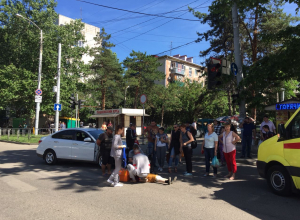 Водитель Nissan Almera сбил пенсионерку на пешеходном переходе в Краснодаре Водитель Nissan Almera сбил пенсионерку на пешеходном переходе в Краснодаре
