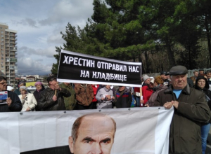 Жители предложили уйти в отставку главе Геленджика Виктору Хрестину, а думе ее принять Жители предложили уйти в отставку главе Геленджика Виктору Хрестину, а думе ее принять