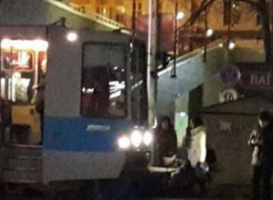 В Краснодаре пешеход в наушниках угодил под трамвай В Краснодаре пешеход в наушниках угодил под трамвай