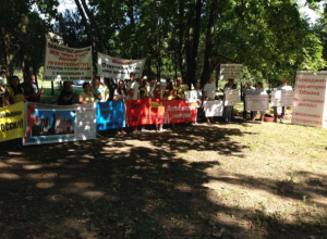 Обманутые дольщики 20 кубанских ЖК устроили митинг в Краснодаре Обманутые дольщики 20 кубанских ЖК устроили митинг в Краснодаре