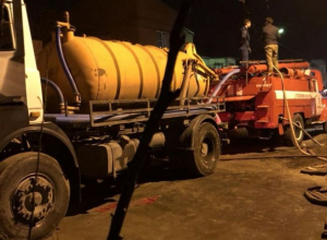 Дом в Краснодаре помогали тушить ассенизаторы Дом в Краснодаре помогали тушить ассенизаторы