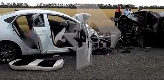 В страшной аварии на Кубани погибло 5 человек: видео с места трагедии шокирует В страшной аварии на Кубани погибло 5 человек: видео с места трагедии шокирует