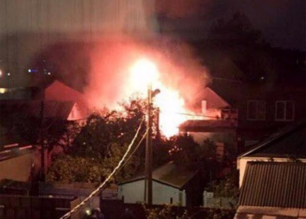 В частном жилом доме в центре Краснодара произошел пожар В частном жилом доме в центре Краснодара произошел пожар