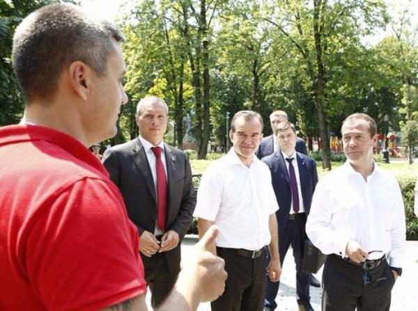 В Краснодаре Медведеву пообещали «незабываемые впечатления» от поездки по улице Тургенева В Краснодаре Медведеву пообещали «незабываемые впечатления» от поездки по улице Тургенева