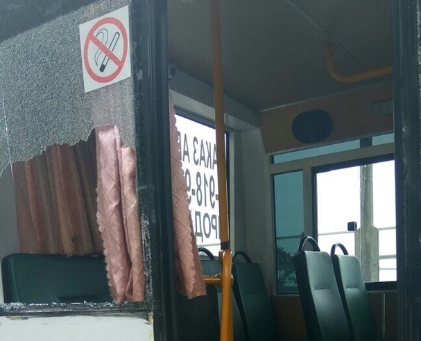 Изрезало лицо пассажирке автобуса в ДТП в Сочи Изрезало лицо пассажирке автобуса в ДТП в Сочи