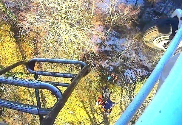 Упавшего в горах Сочи туриста спас вертолет Упавшего в горах Сочи туриста спас вертолет