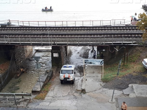 Следком возбудил уголовное дело по факту гибели упавшего в ливневку в Сочи мальчика Следком возбудил уголовное дело по факту гибели упавшего в ливневку в Сочи мальчика