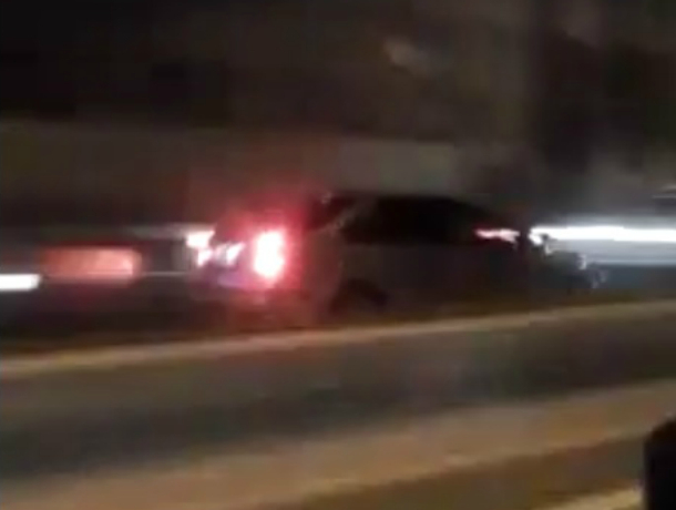 Эстремальную езду девушки за рулем «по встречке» сняли на видео в Сочи Эстремальную езду девушки за рулем «по встречке» сняли на видео в Сочи