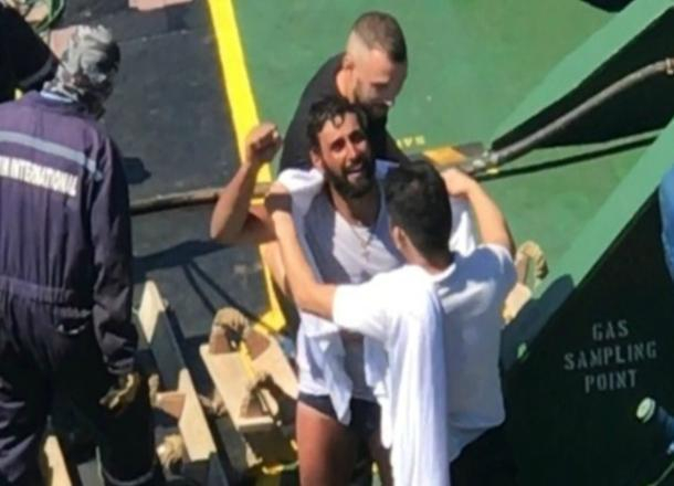 Унесенные морем: пара из Новороссийска пять дней дрейфовала на лодке Унесенные морем: пара из Новороссийска пять дней дрейфовала на лодке