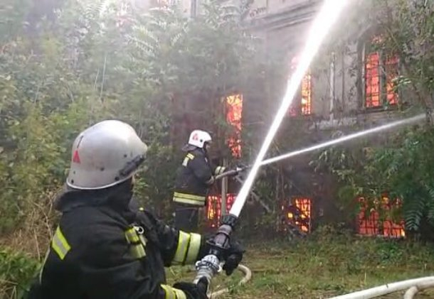 Пожар в центре Краснодара захватил площадь почти в один километр Пожар в центре Краснодара захватил площадь почти в один километр