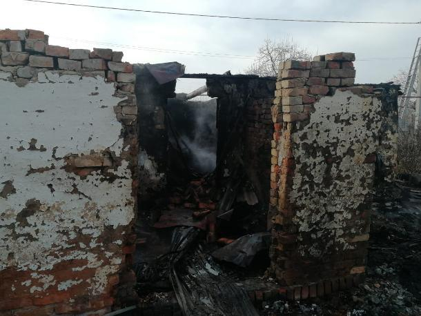 На Кубани при пожаре погибла бабушка и внук На Кубани при пожаре погибла бабушка и внук