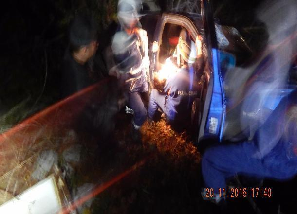 В районе Сочи при падении автомобиля в овраг пострадали трое людей В районе Сочи при падении автомобиля в овраг пострадали трое людей
