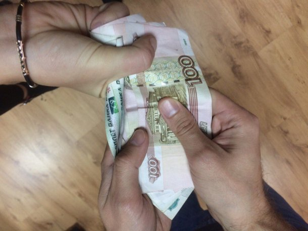 Полицейские в Крымском районе потребовали у девушки больше миллиона рублей взятки Полицейские в Крымском районе потребовали у девушки больше миллиона рублей взятки