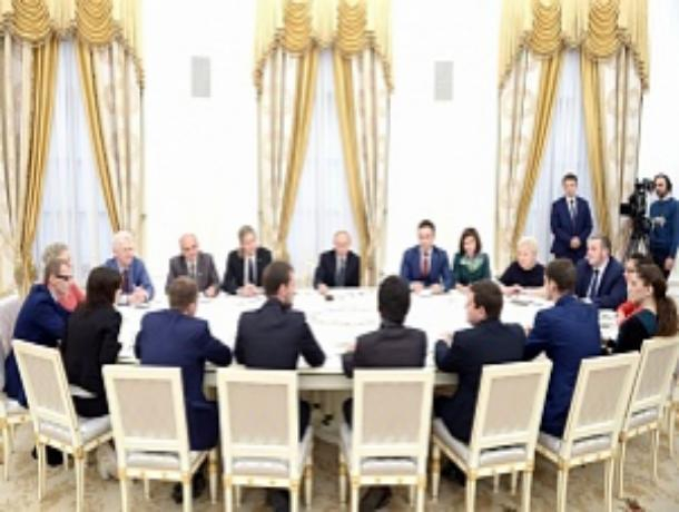 Учитель года из Армавира рассказал Путину о своей зарплате Учитель года из Армавира рассказал Путину о своей зарплате