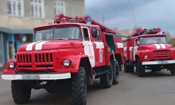 Пожарные несколько часов боролись с огнем, который вспыхнул в гаражах в Крымске Пожарные несколько часов боролись с огнем, который вспыхнул в гаражах в Крымске