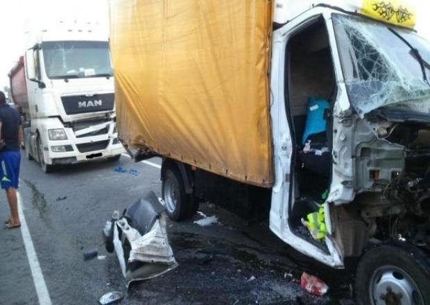 В массовом ДТП на Кубани пострадали два человека В массовом ДТП на Кубани пострадали два человека
