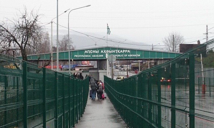 В Сочи мужчина пытался сбежать в Абхазию с поддельным паспортом