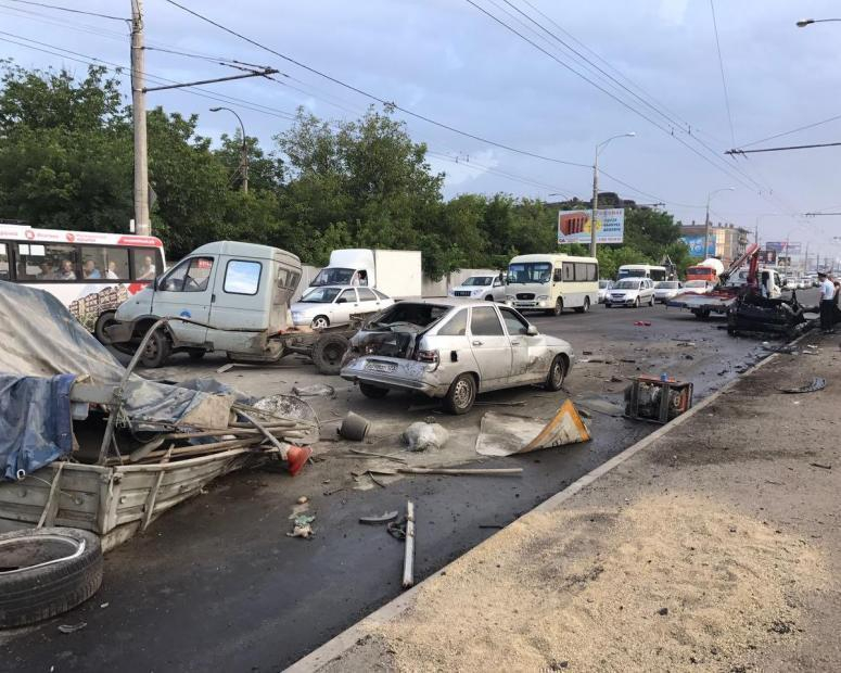 17-летний сын экс-полицейских врезался в толпу дорожников в Краснодаре, уходя от погони ДПС 17-летний сын экс-полицейских врезался в толпу дорожников в Краснодаре, уходя от погони ДПС