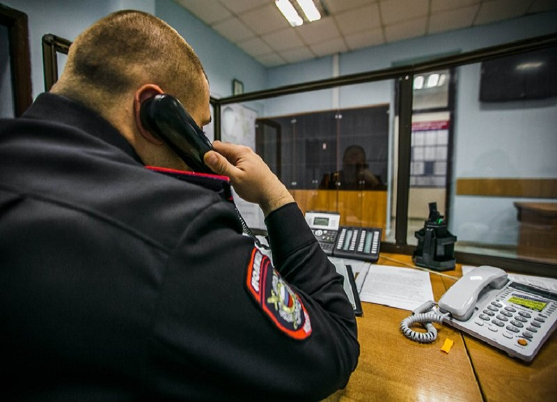 Агрессивная краснодарка сломала соседке руку и помяла полицейским машину Агрессивная краснодарка сломала соседке руку и помяла полицейским машину