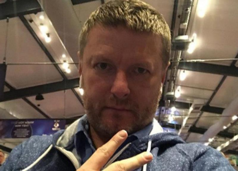 Евгений Кафельников считает русскую нацию позором из-за мусорного контейнера Евгений Кафельников считает русскую нацию позором из-за мусорного контейнера