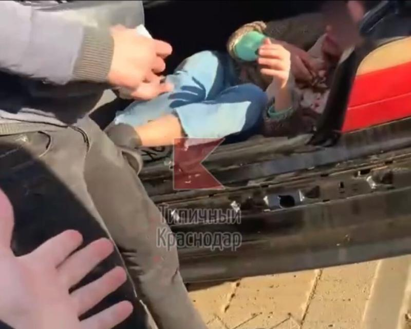 Хотел убить: краснодарец избил девушку и засунул в багажник, но ее спасли прохожие Хотел убить: краснодарец избил девушку и засунул в багажник, но ее спасли прохожие