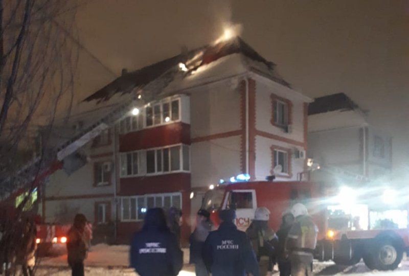 Из горящей многоэтажки в Краснодаре эвакуировали 30 человек Из горящей многоэтажки в Краснодаре эвакуировали 30 человек