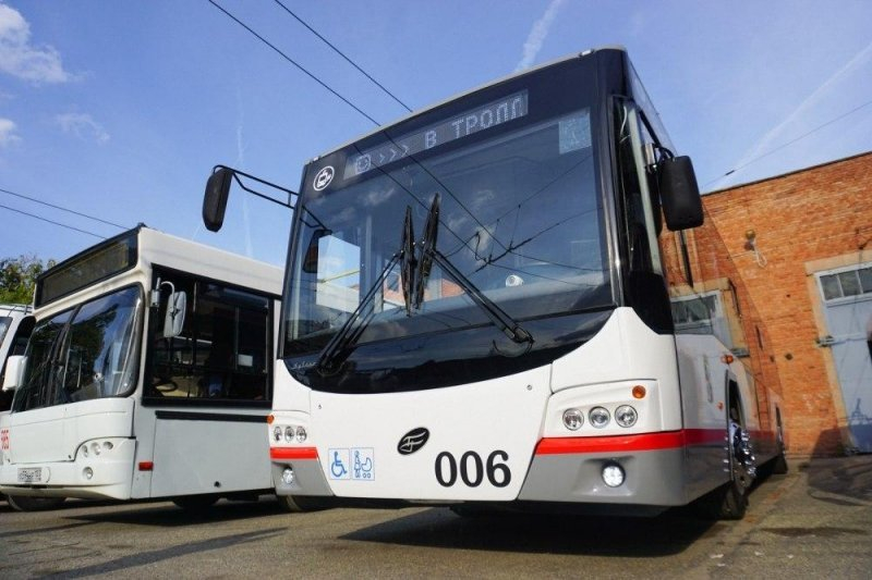 Под главной новогодней елкой Краснодара представят новый общественный транспорт Под главной новогодней елкой Краснодара представят новый общественный транспорт