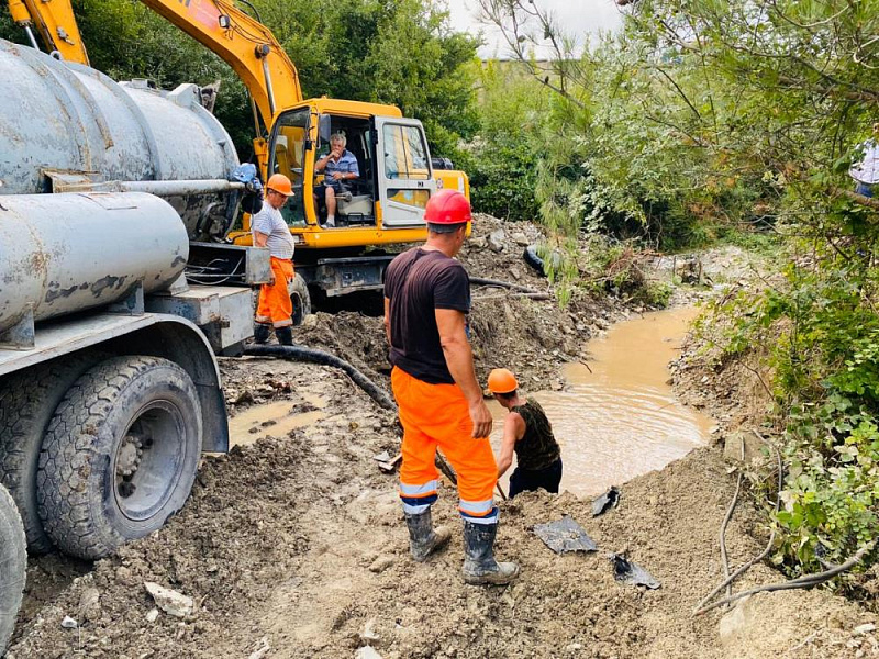 Губернатор Кубани собрал оперативный штаб по проблеме водоснабжения в Геленджике Губернатор Кубани собрал оперативный штаб по проблеме водоснабжения в Геленджике