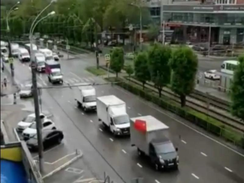 Краснодарские грузоперевозчики устроили собственный парад Краснодарские грузоперевозчики устроили собственный парад