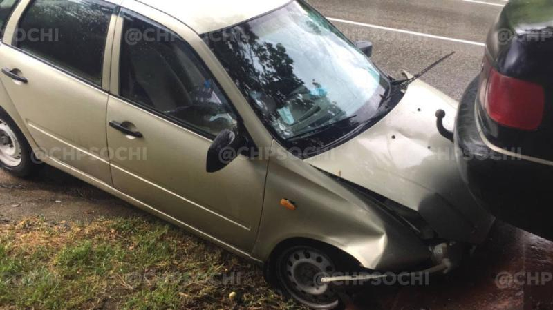 Автоледи погибла после наезда на Renault в Сочи: ребенок в больнице Автоледи погибла после наезда на Renault в Сочи: ребенок в больнице