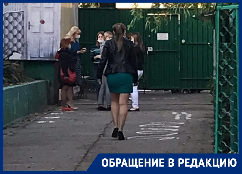 Родители воспитанников краснодарского детсада №26 просят вернуть уволенную заведующую и ушедших за ней воспитателей Родители воспитанников краснодарского детсада №26 просят вернуть уволенную заведующую и ушедших за ней воспитателей