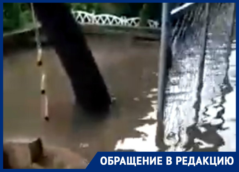 «Принимаем воду со всей дороги по нашей улице», - краснодарцев ежегодно топит после дождя «Принимаем воду со всей дороги по нашей улице», - краснодарцев ежегодно топит после дождя
