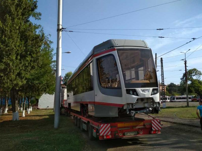 В Краснодар доставили 20-й трамвай из новой партии В Краснодар доставили 20-й трамвай из новой партии