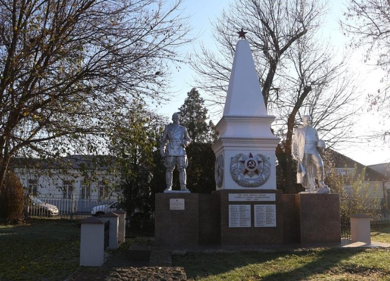 Мэр Краснодара дал поручение привести в порядок сквер в Елизаветинской Мэр Краснодара дал поручение привести в порядок сквер в Елизаветинской