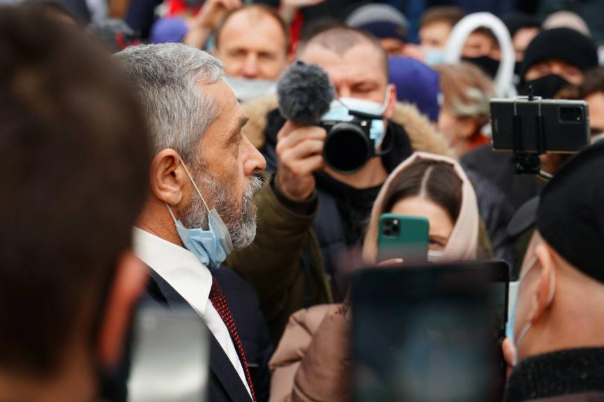 «Это провокация», - участники митинга в Краснодаре засвистали мужчину, который выступил с поддержкой Путина «Это провокация», - участники митинга в Краснодаре засвистали мужчину, который выступил с поддержкой Путина