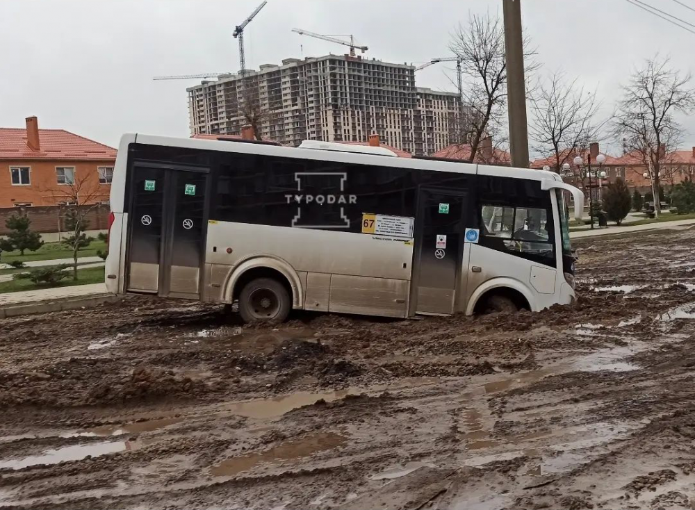 Автобус грязи сокол. Микроавтобус в грязи. Маршрутка. Маршрутный автобус. Грязный автобус.