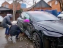 Разбитая после ДТП в Краснодаре Tesla за 9 млн рублей попала на видео