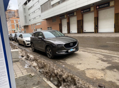 Маска и тряпка на номерах: как в Краснодаре автолюбители защищаются от платных парковок