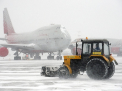 Аэропорт Краснодара снова временно закрыли из-за снегопада