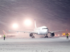 Аэропорт Краснодара задержал и отметил более 30 рейсов из-за сильного снега 