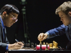 В Сочи 10-я партия матча чемпионата мира по шахматам закончилась ничьей