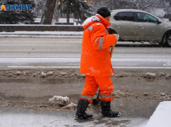Повышенная готовность: всего 500 человек расчищают Краснодар после мощного снегопада